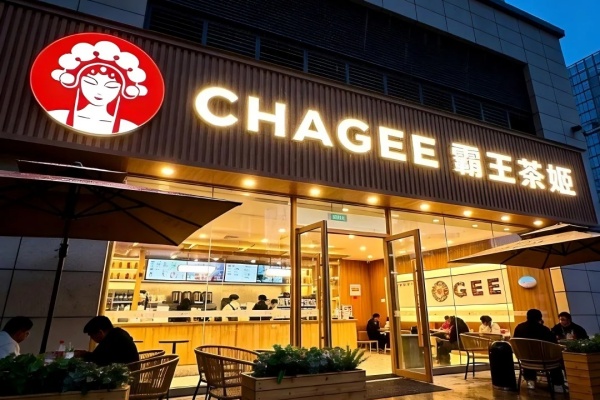 霸王茶姬这家门店,直接用浅棕色竖条纹铝单_1_铝行家老刘_来自小红书网页版.jpg